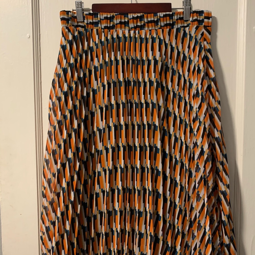 Pleated Patterned Skirt